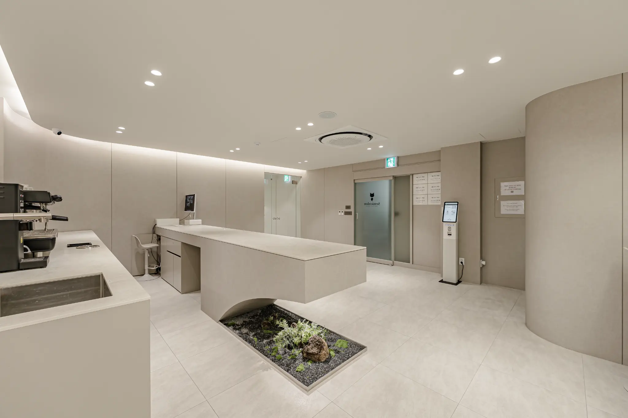 세미콜론 라운지 공간